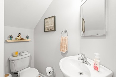 Lakefront 3 bedroom, 2.5 bathroom home located in the gated - photo 36