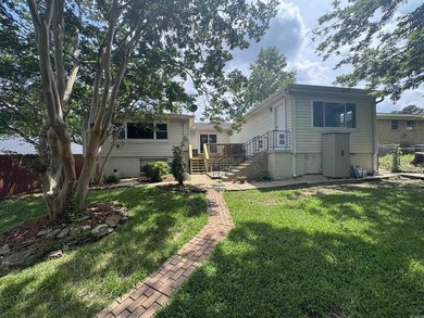 Beautifully updated 3-bedroom, 2.5 bath home in the desirable - photo 46