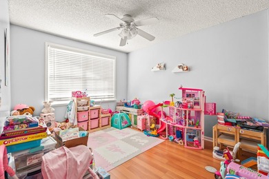 Lakefront 3 bedroom, 2.5 bathroom home located in the gated - photo 48