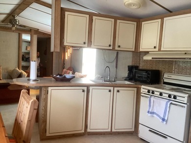 Used as a weekend get away from the mainland, the seller has - photo 4