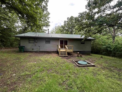 3 Bedroom 2.5 bath home sets on a private and quiet lot in - photo 2