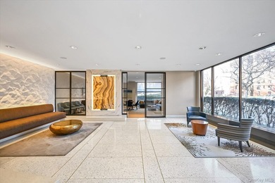 A beautifully renovated JR1/One Bedroom apartment has just - photo 18