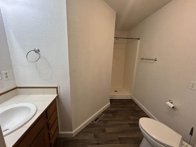 3 Bedroom 2.5 bath home sets on a private and quiet lot in - photo 9