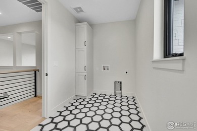 A new custom home backing to City open space with Flatiron views - photo 33