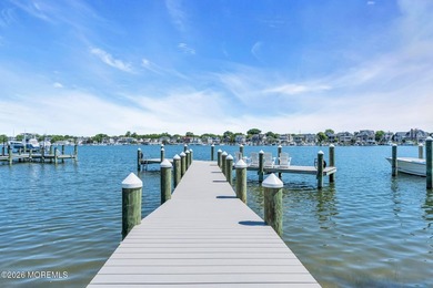 An Extraordinary Waterfront Estate with Panoramic Views and - photo 6