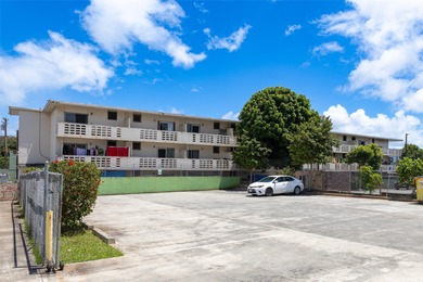 Rare and desirable centrally-located building in the heart of - photo 3