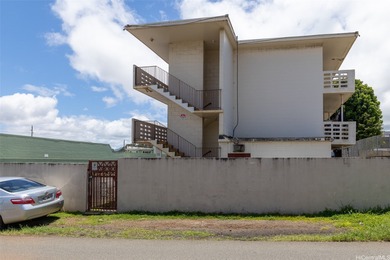 Rare and desirable centrally-located building in the heart of - photo 4