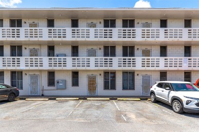 Rare and desirable centrally-located building in the heart of - photo 8