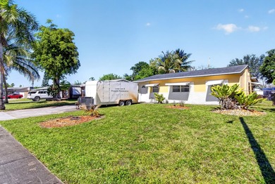 Authentic mid-century CBS home featuring 3 bedrooms, 1.5 - photo 2