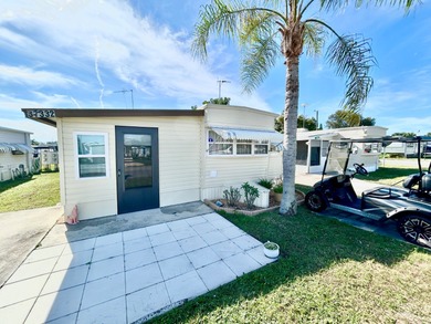 Silver Lake - Highlands County Home For Sale in Avonpark Florida