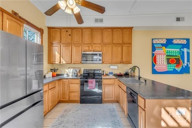---BACK ON MARKET AT NO FAULT OF SELLER---This 3-bed, 3-bath - photo 17