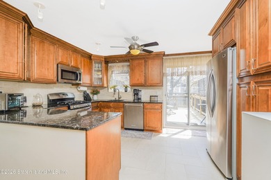 Looking for a 3 bedroom, 4 bath beautiful, spacious, bright - photo 11