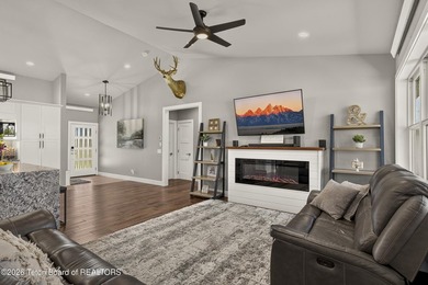 Newly built 3 bedroom 2.5 bath modern home located on the 6th - photo 11