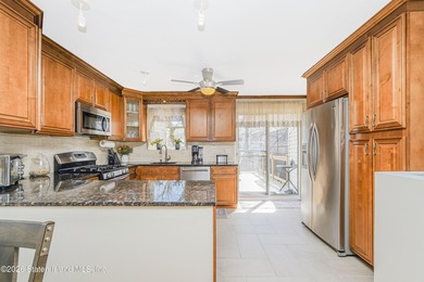 Looking for a 3 bedroom, 4 bath beautiful, spacious, bright - photo 12