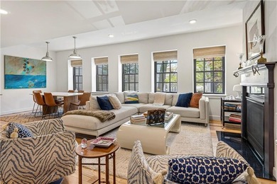 Tucked away in Newport's sought-after Historic Hill neighborhood - photo 4