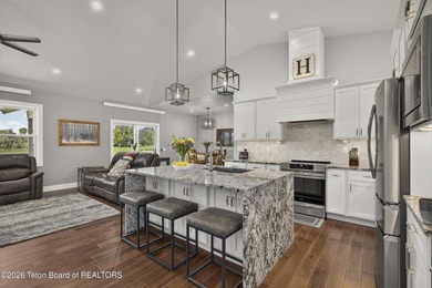 Newly built 3 bedroom 2.5 bath modern home located on the 6th - photo 15