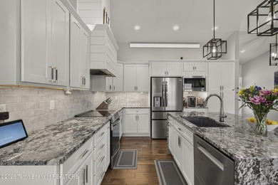 Newly built 3 bedroom 2.5 bath modern home located on the 6th - photo 16