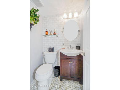 Looking for a 3 bedroom, 4 bath beautiful, spacious, bright - photo 18