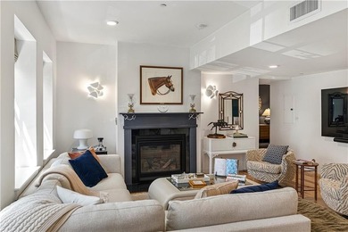 Tucked away in Newport's sought-after Historic Hill neighborhood - photo 8