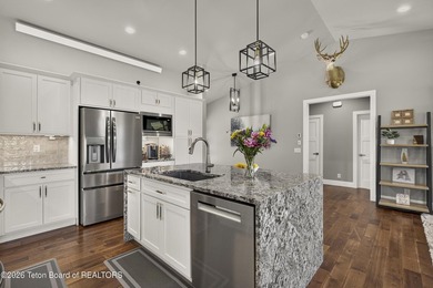 Newly built 3 bedroom 2.5 bath modern home located on the 6th - photo 18