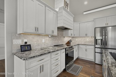 Newly built 3 bedroom 2.5 bath modern home located on the 6th - photo 19