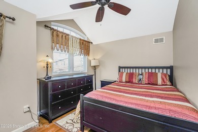 Looking for a 3 bedroom, 4 bath beautiful, spacious, bright - photo 25
