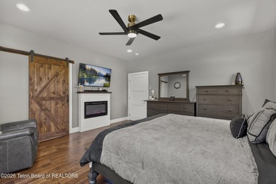Newly built 3 bedroom 2.5 bath modern home located on the 6th - photo 28