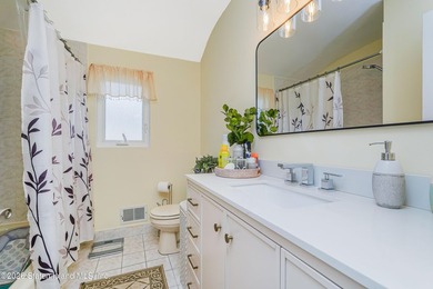 Looking for a 3 bedroom, 4 bath beautiful, spacious, bright - photo 29