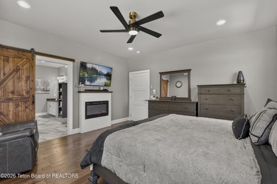 Newly built 3 bedroom 2.5 bath modern home located on the 6th - photo 29