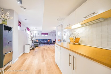 Looking for a 3 bedroom, 4 bath beautiful, spacious, bright - photo 32