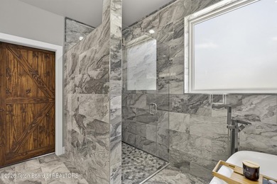 Newly built 3 bedroom 2.5 bath modern home located on the 6th - photo 36