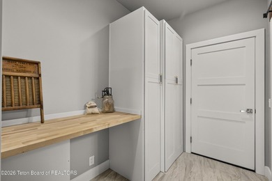 Newly built 3 bedroom 2.5 bath modern home located on the 6th - photo 50