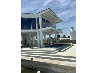 Walk into this luxurious palace with captivating open water - photo 3