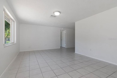 Welcome to your piece of the Florida sunshine in this tastefully - photo 3
