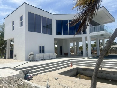 Walk into this luxurious palace with captivating open water - photo 5