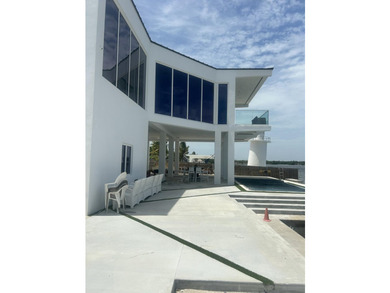 Walk into this luxurious palace with captivating open water - photo 6