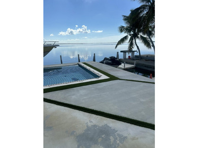 Walk into this luxurious palace with captivating open water - photo 7