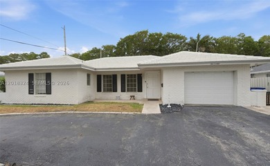 Beautifully maintained 4-bedroom, 3.5-bath pool home located in - photo 3