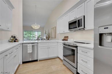 Welcome to your slice of paradise in the heart of Naples! This - photo 5
