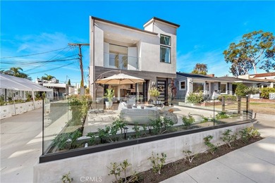 Located in the heart of Corona del Mar Village, this home - photo 6
