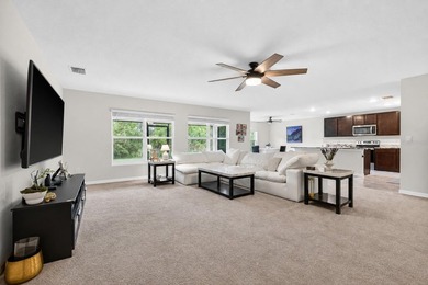 Welcome to this beautifully maintained 4-bedroom, 2-bathroom - photo 4