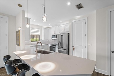 STUNNING 2-BEDROOM + DEN COACH HOME WITH BREATHTAKING WATER & - photo 8