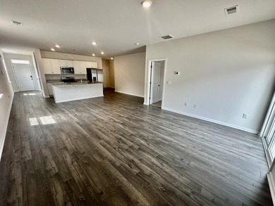 Welcome to this beautifully maintained 5-bedroom, 3.5-bath home - photo 5