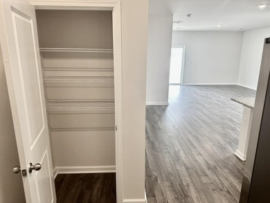 Welcome to this beautifully maintained 5-bedroom, 3.5-bath home - photo 7