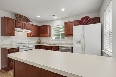 Location, location, location! Enjoy this wonderful 3-bedroom, 2 - photo 5