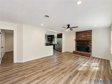 Welcome to this beautifully renovated 3-bedroom, 2-bath home - photo 4