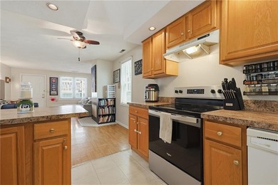 Enjoy the ease of one-level living in this desirable end-unit - photo 7