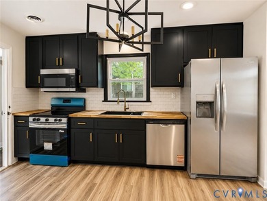 Welcome to this beautifully renovated 3-bedroom, 2-bath home - photo 9