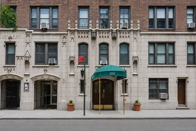 Welcome home to this beautifully renovated studio co-op in the - photo 11