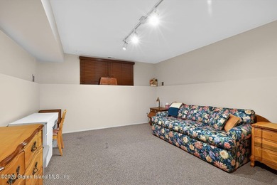 DONT MISS OUT ON THIS MOVE RIGHT IN 2 B/R TOWNHOME, KIT & D/R - photo 11